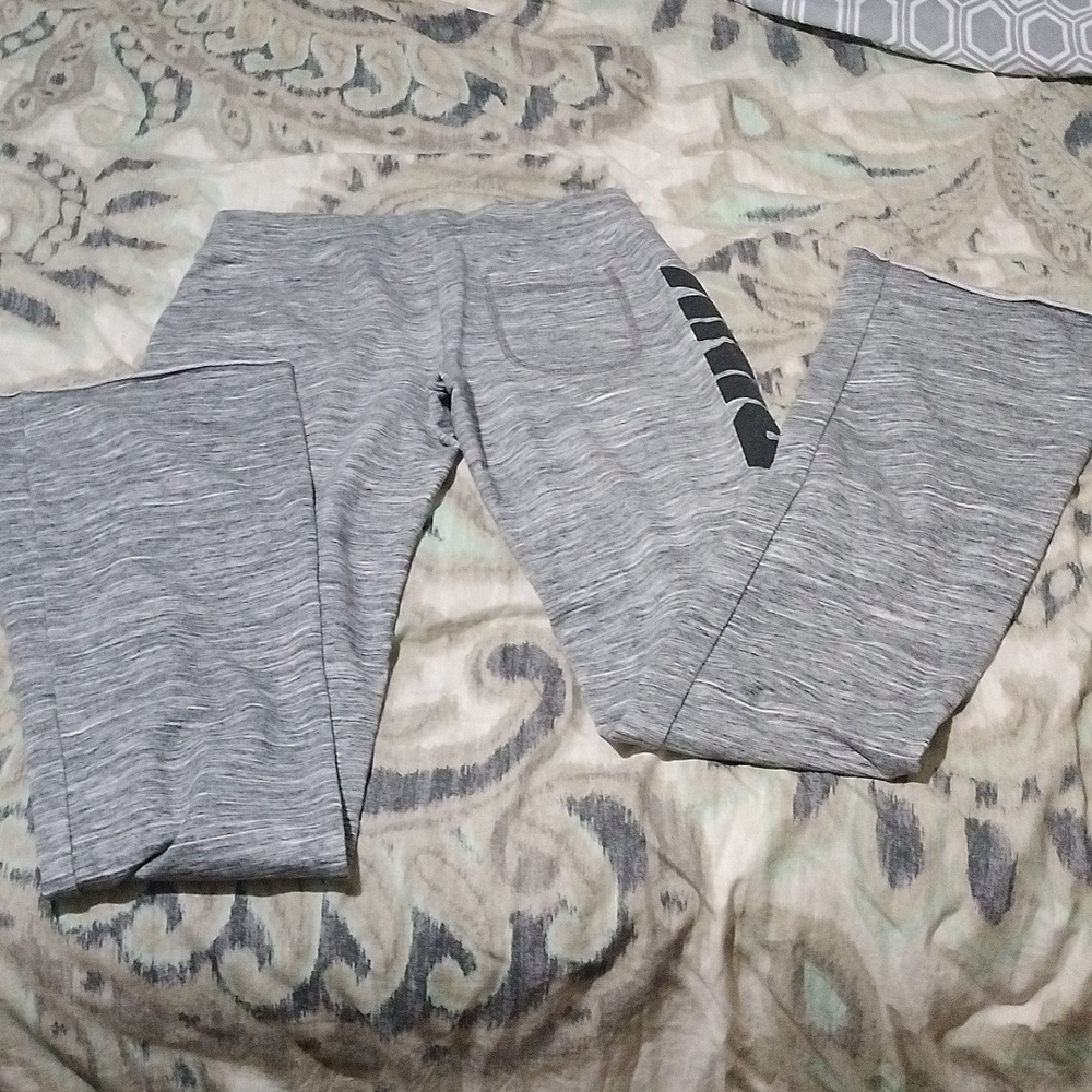 Pink Sweats - Picture 3 of 3